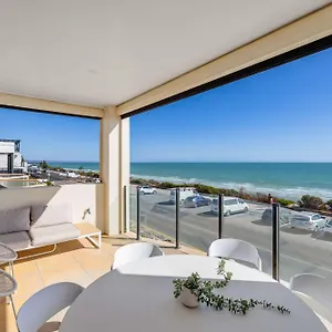 Henley Beachfront Luxury With Sauna Just 200m From Henley Square! Henley Beach South